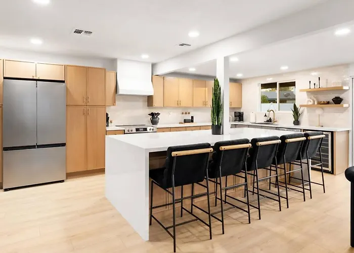 Holiday home 5 Bedroom With Heated Pool, Fire Pit, Big Backyard In Paradise Valley