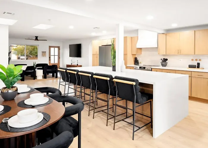 Holiday home 5 Bedroom With Heated Pool, Fire Pit, Big Backyard In Paradise Valley *