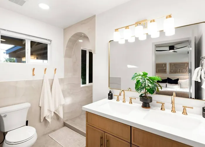 Holiday home 5 Bedroom With Heated Pool, Fire Pit, Big Backyard In Paradise Valley