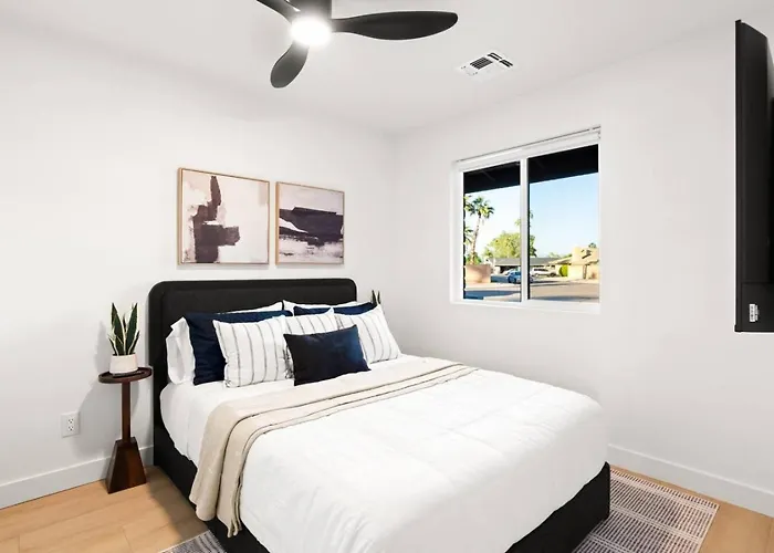 Holiday home 5 Bedroom With Heated Pool, Fire Pit, Big Backyard In Paradise Valley