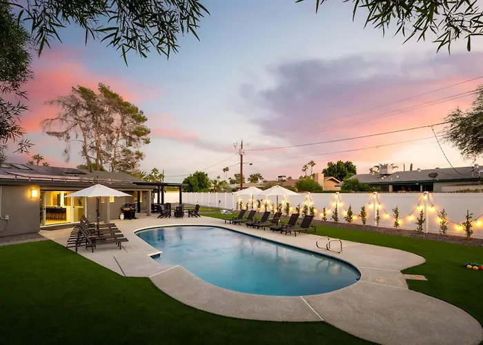 Holiday home 5 Bedroom With Heated Pool, Fire Pit, Big Backyard In Paradise Valley Phoenix