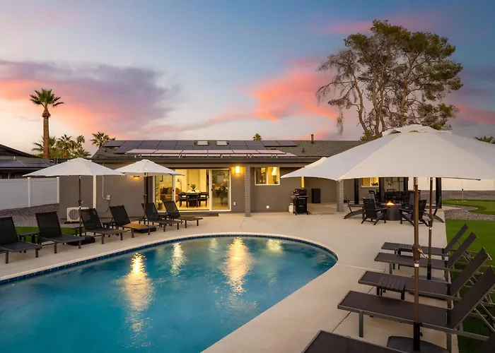 Holiday home 5 Bedroom With Heated Pool, Fire Pit, Big Backyard In Paradise Valley