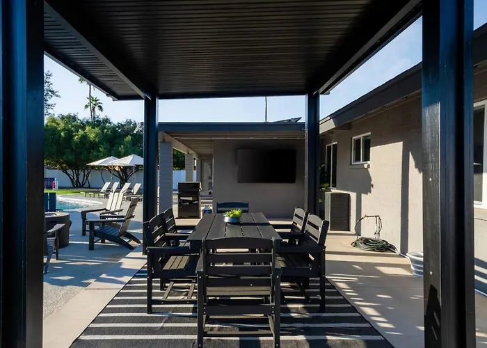 Holiday home 5 Bedroom With Heated Pool, Fire Pit, Big Backyard In Paradise Valley *