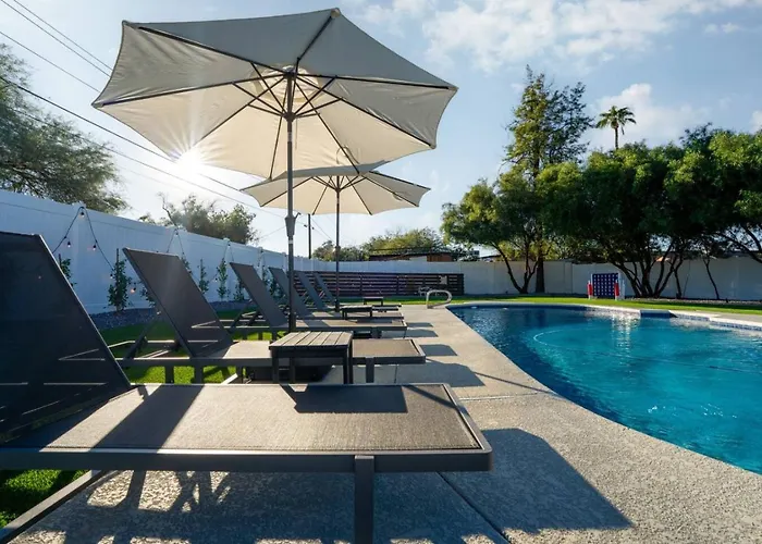 Holiday home 5 Bedroom With Heated Pool, Fire Pit, Big Backyard In Paradise Valley *